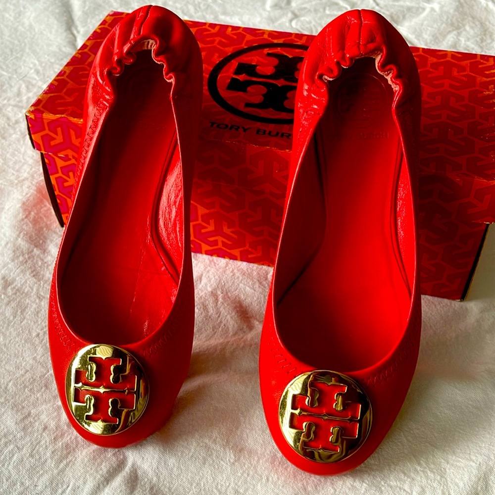 Tory Burch Reva Mestico Flats - Lobster Red with Gold Metal Logo - Size 7.5